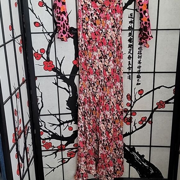 SAYLOR Delphine Abstract Print Satin Dress - Picture 4 of 12